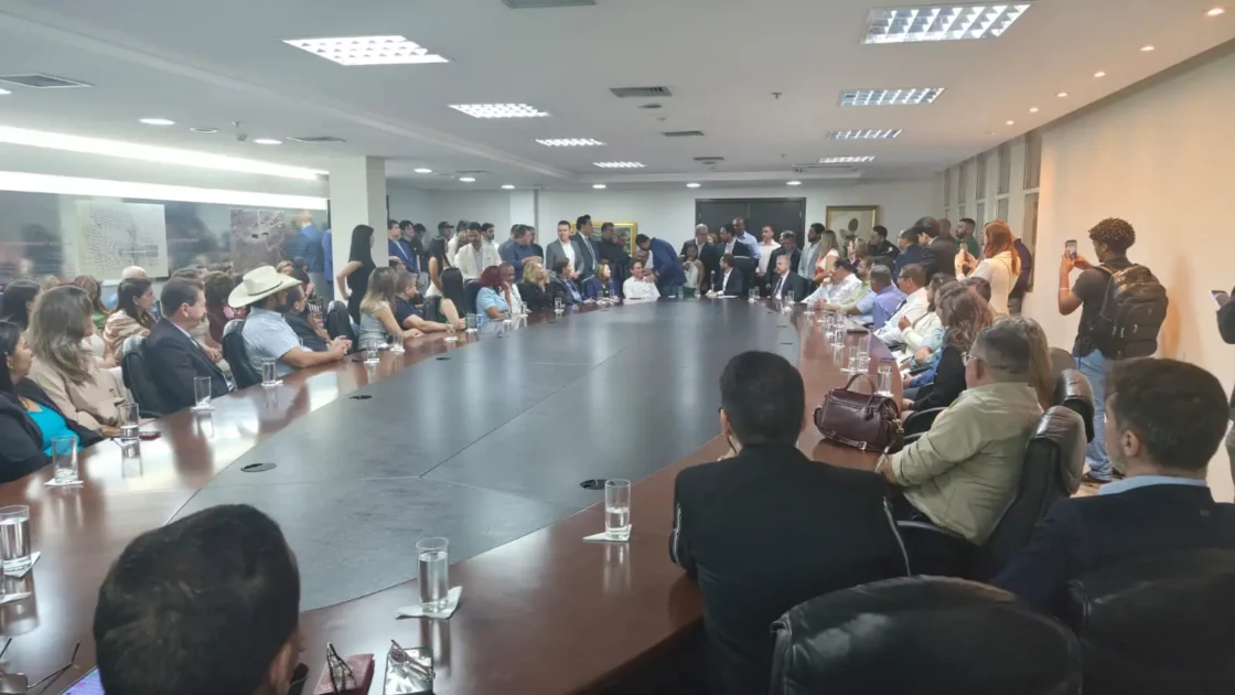 Governador em exercício, Bruno Peixoto reúne lideranças no Palácio e fortalece articulação política após votação recorde