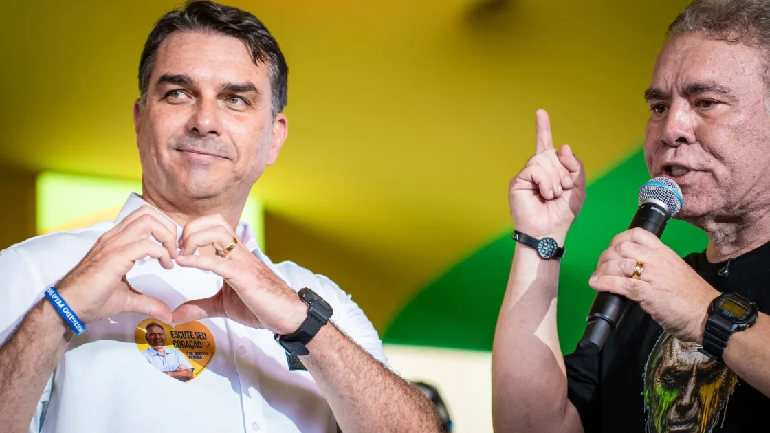 Flávio Bolsonaro já estaria em voo para os Estados Unidos, afirmam aliados