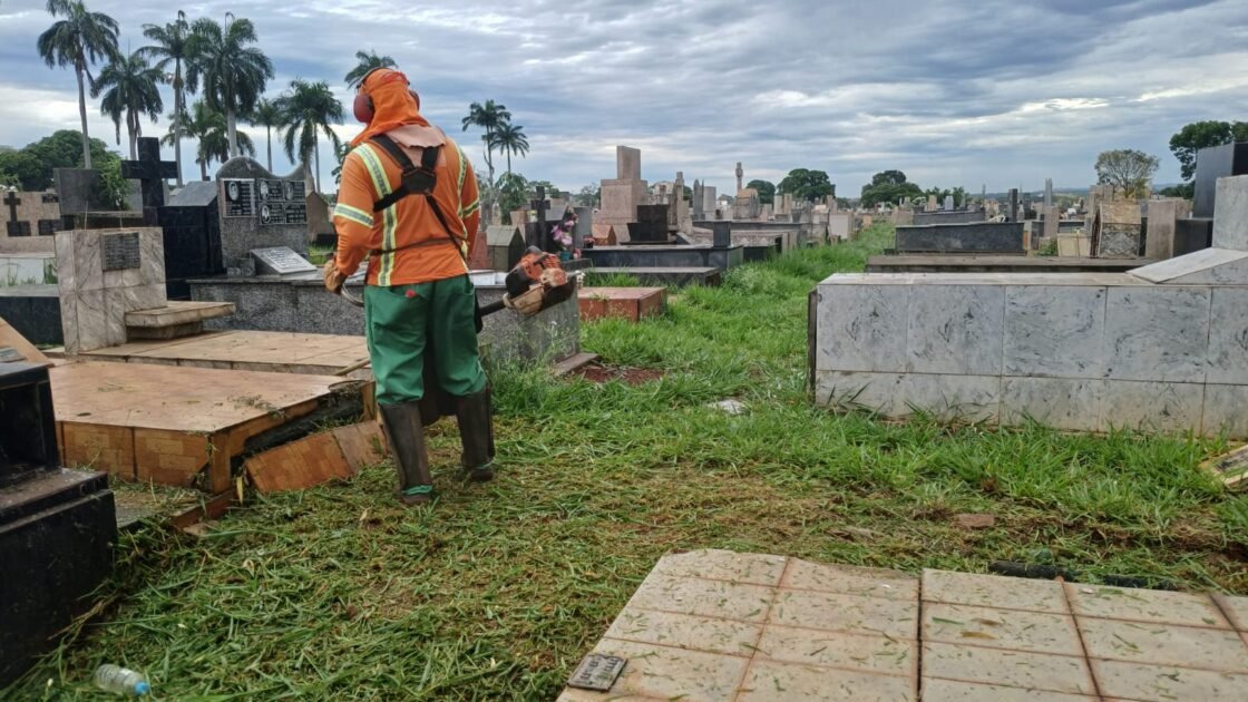 Cemitérios municipais recebem força-tarefa de zeladoria para o Dia de Finados