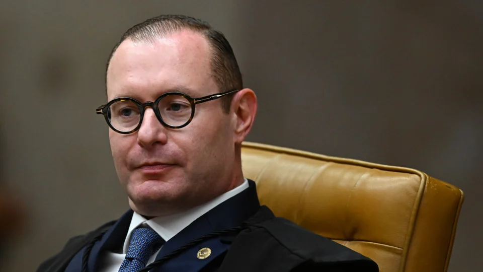 Advogado ligado a Trump pede investigação independente sobre eleição no Brasil e questiona decisão de Zanin