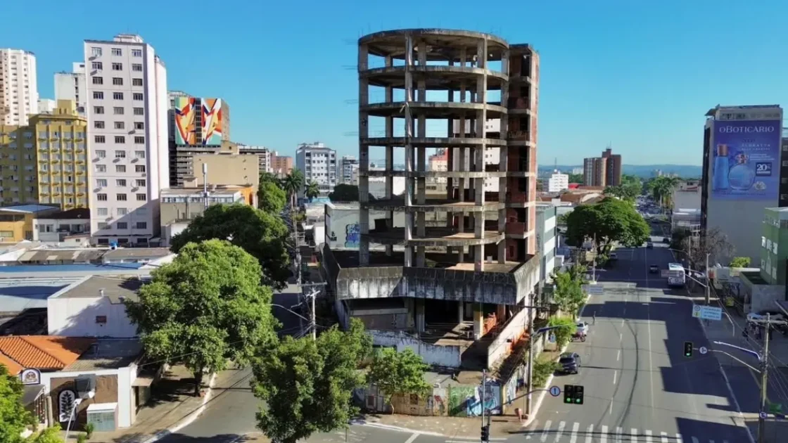 Após 30 anos de abandono, famoso prédio redondo de Goiânia deve virar apartamentos para aluguel