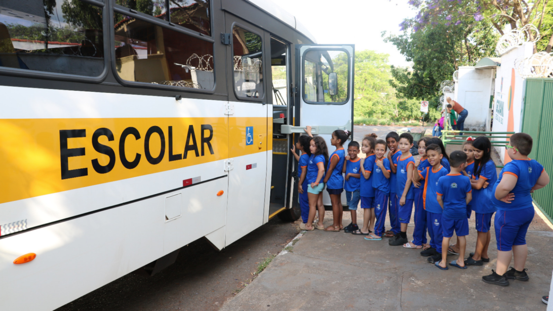 Prefeitura de Goiânia garante transporte escolar a 19 mil alunos da rede municipal de ensino